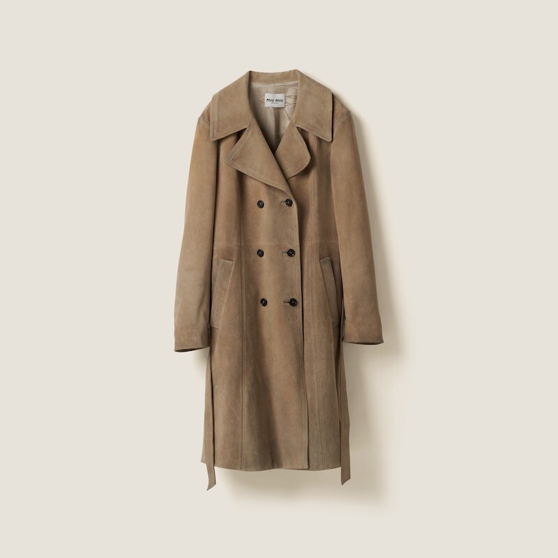 Двубортное замшевое пальто Miu Miu, белый
Двубортное замшевое пальто Miu Miu, белый