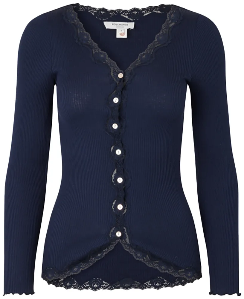 Кардиган Rosemunde "Babette Silk Cardigan", отделка из винтажного кружева по вырезу и планка с перламутровыми пуговицами, цвет морской волны
Кардиган Rosemunde "Babette Silk Cardigan", отделка из винтажного кружева по вырезу и планка с перламутровыми пуговицами, цвет морской волны