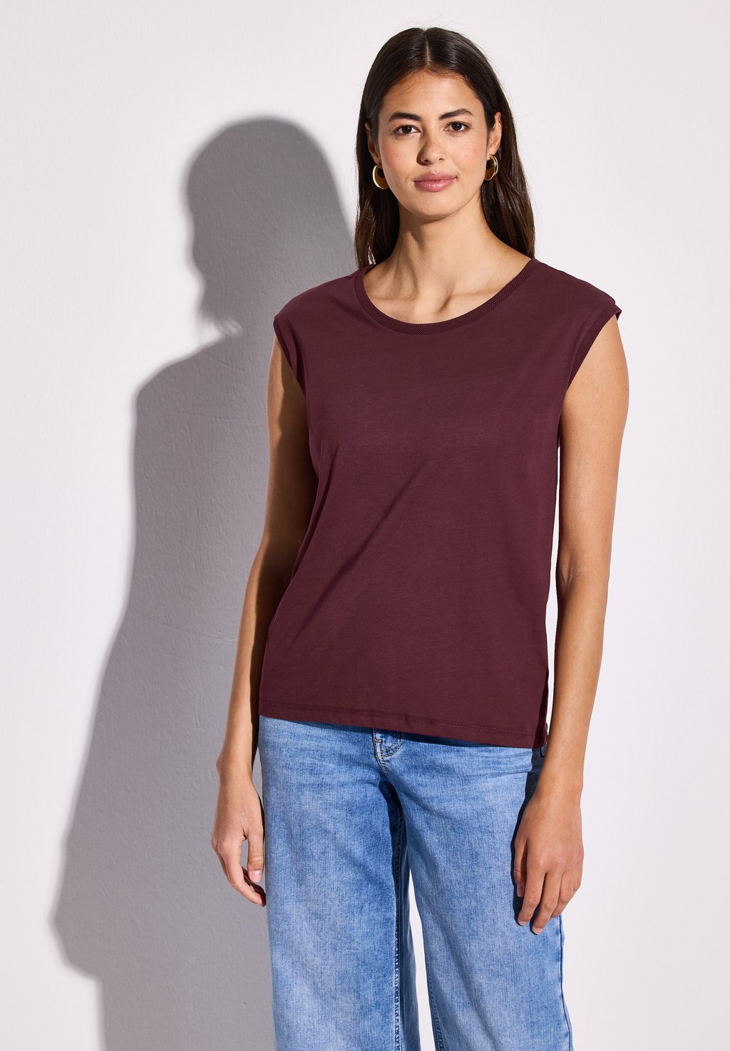 Базовая футболка Street One, бургундия
Базовая футболка Street One, бургундия