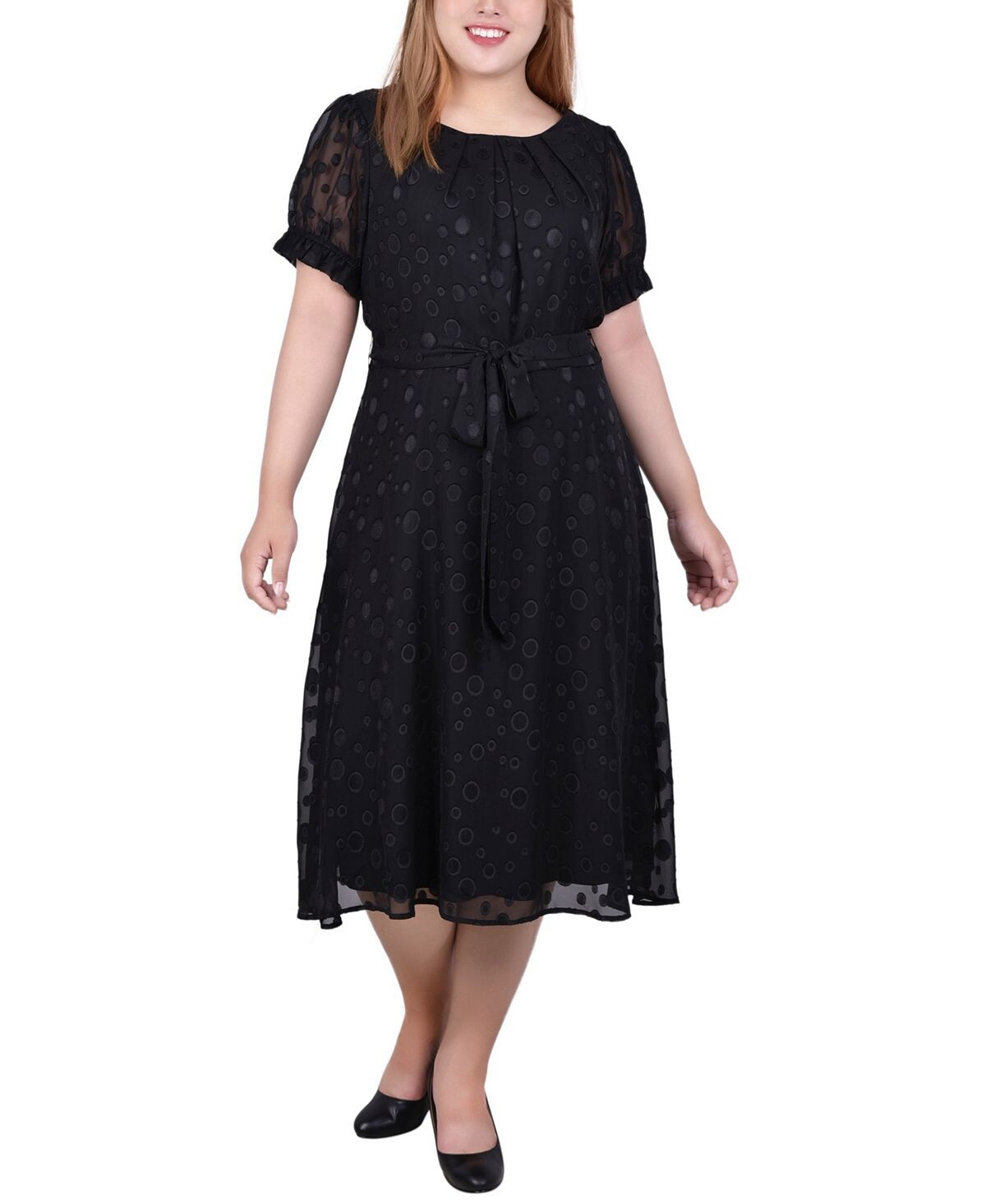 Платье больших размеров с короткими рукавами и поясом в швейцарский горошек NY Collection
Платье больших размеров с короткими рукавами и поясом в швейцарский горошек NY Collection