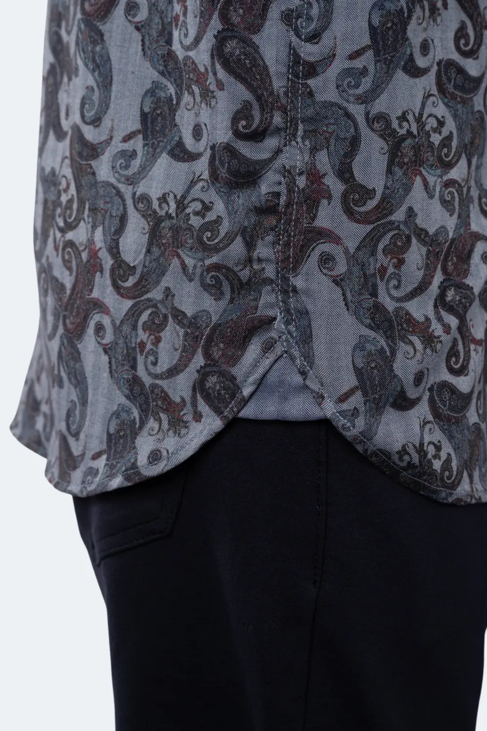 Темно-синяя жаккардовая ткань с узором «елочка» и рубашка с узором «пейсли» Luchiano Visconti, мультиколор
Темно-синяя жаккардовая ткань с узором «елочка» и рубашка с узором «пейсли» Luchiano Visconti, мультиколор