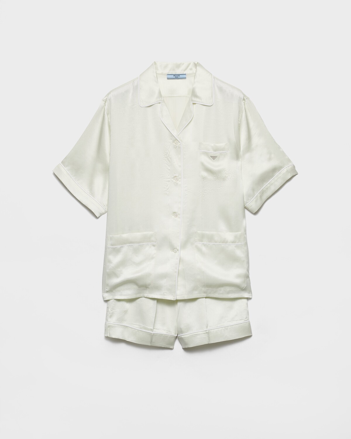 Атласная пижама в винтажном стиле с шортами Prada, аква
Атласная пижама в винтажном стиле с шортами Prada, аква