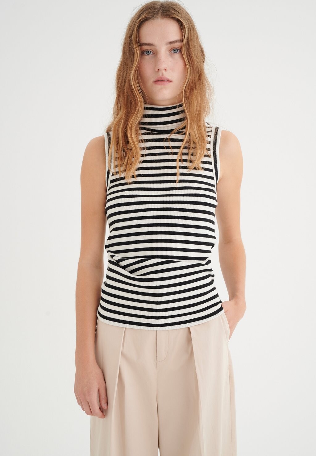 Топ DAGNAIW STRIPED ROLLNECK InWear, цвет black whisper white
Топ DAGNAIW STRIPED ROLLNECK InWear, цвет black whisper white