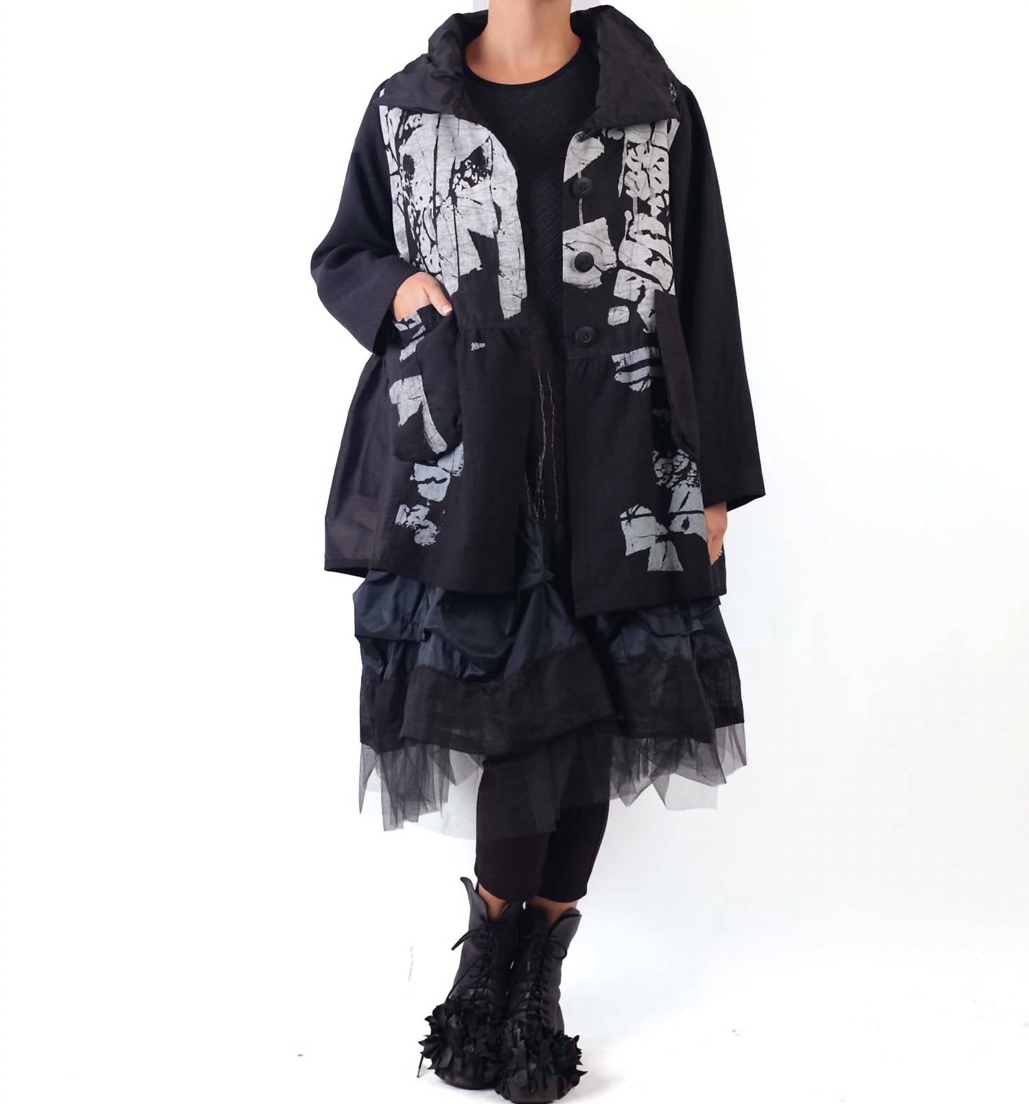 Льняная печатная куртка в черном цвете Mara Gibbucci
Льняная печатная куртка в черном цвете Mara Gibbucci