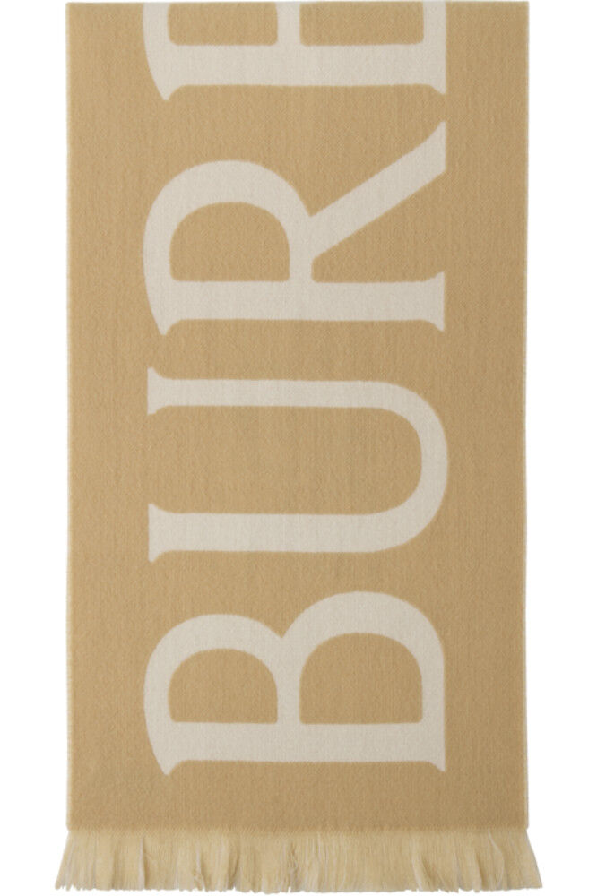 Бежевый шарф с надписью «Burberry»
Бежевый шарф с надписью «Burberry»