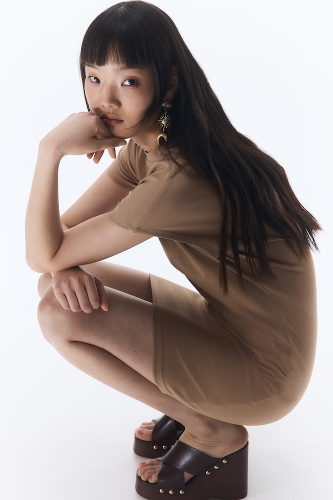 Платье из джерси с короткими рукавами H&M, бежевый
Платье из джерси с короткими рукавами H&M, бежевый