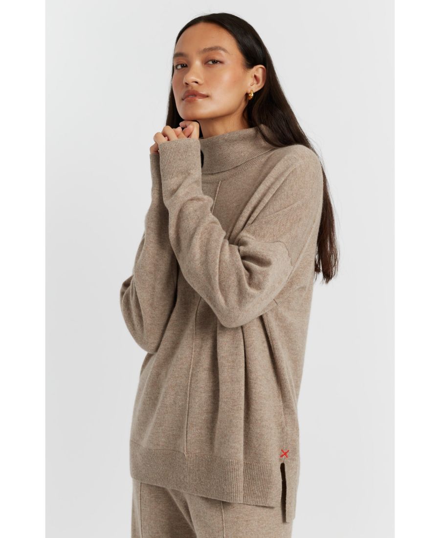 Женский свободный свитер с высоким воротником из шерсти и кашемира Chinti & Parker, Warm oatmeal
Женский свободный свитер с высоким воротником из шерсти и кашемира Chinti & Parker, Warm oatmeal