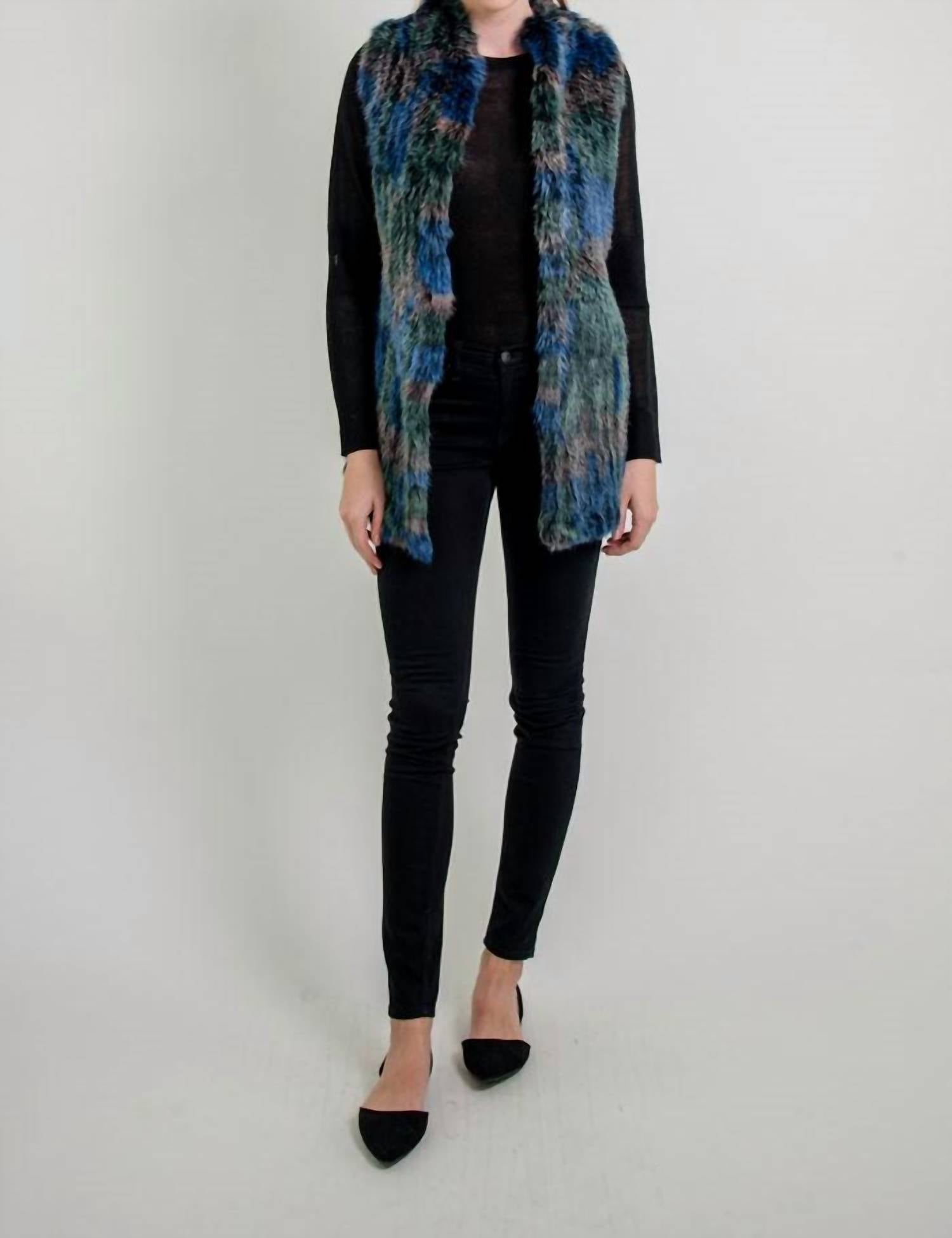 Жилет Elijah из натурального меха кролика в цвете Multi LOVE TOKEN
Жилет Elijah из натурального меха кролика в цвете Multi LOVE TOKEN