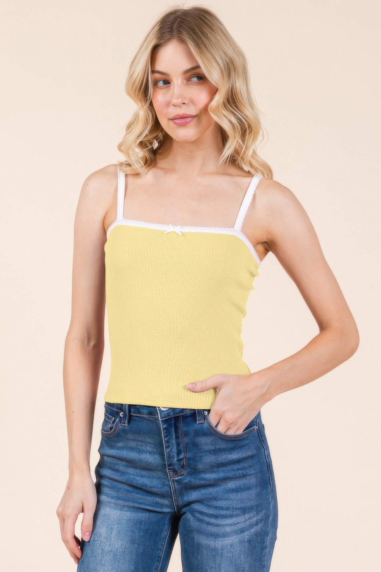 FASHNZFAB Женский топ на бретельках с фестончатым краем и бантом, цвет organic banana/soft white
FASHNZFAB Женский топ на бретельках с фестончатым краем и бантом, цвет organic banana/soft white