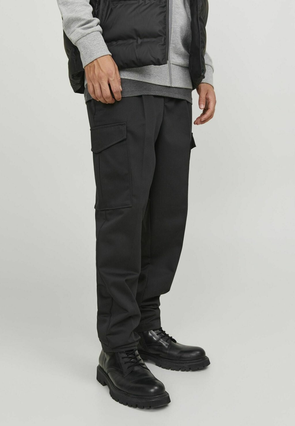 Брюки в стиле милитари JPSTBILL JJCLEAN TAPERED Jack & Jones, черный
Брюки в стиле милитари JPSTBILL JJCLEAN TAPERED Jack & Jones, черный