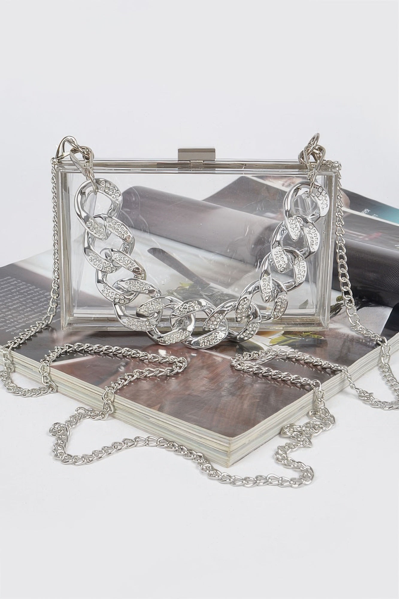 Transparent Hard Case W/stoned Chain FASHNZFAB, серебряный
Transparent Hard Case W/stoned Chain FASHNZFAB, серебряный