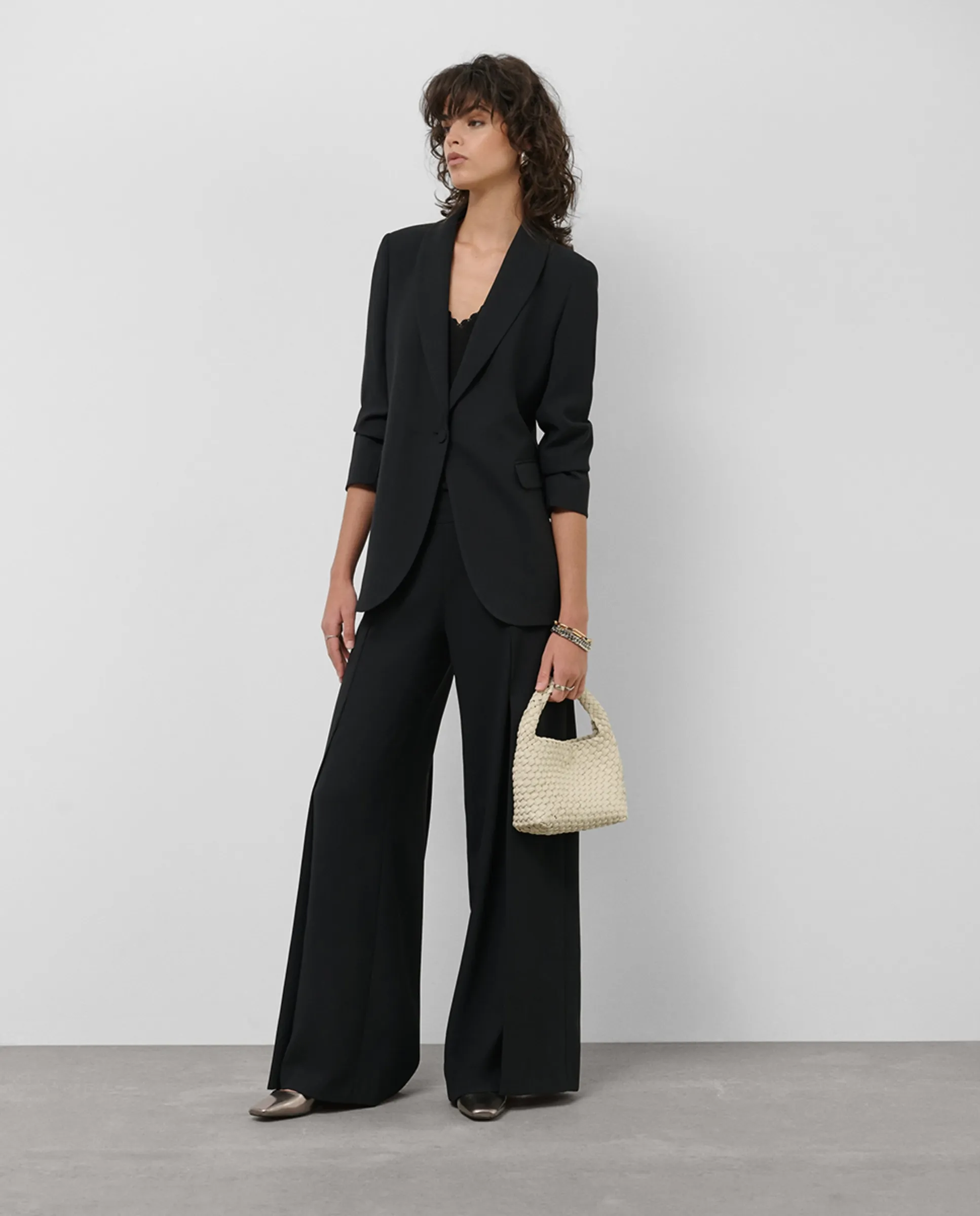 Женские широкие брюки из крепа Roberto Verino, черный
Женские широкие брюки из крепа Roberto Verino, черный