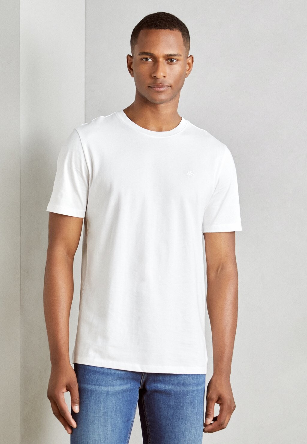 Базовая футболка CORE LOGO Scotch & Soda, белый
Базовая футболка CORE LOGO Scotch & Soda, белый