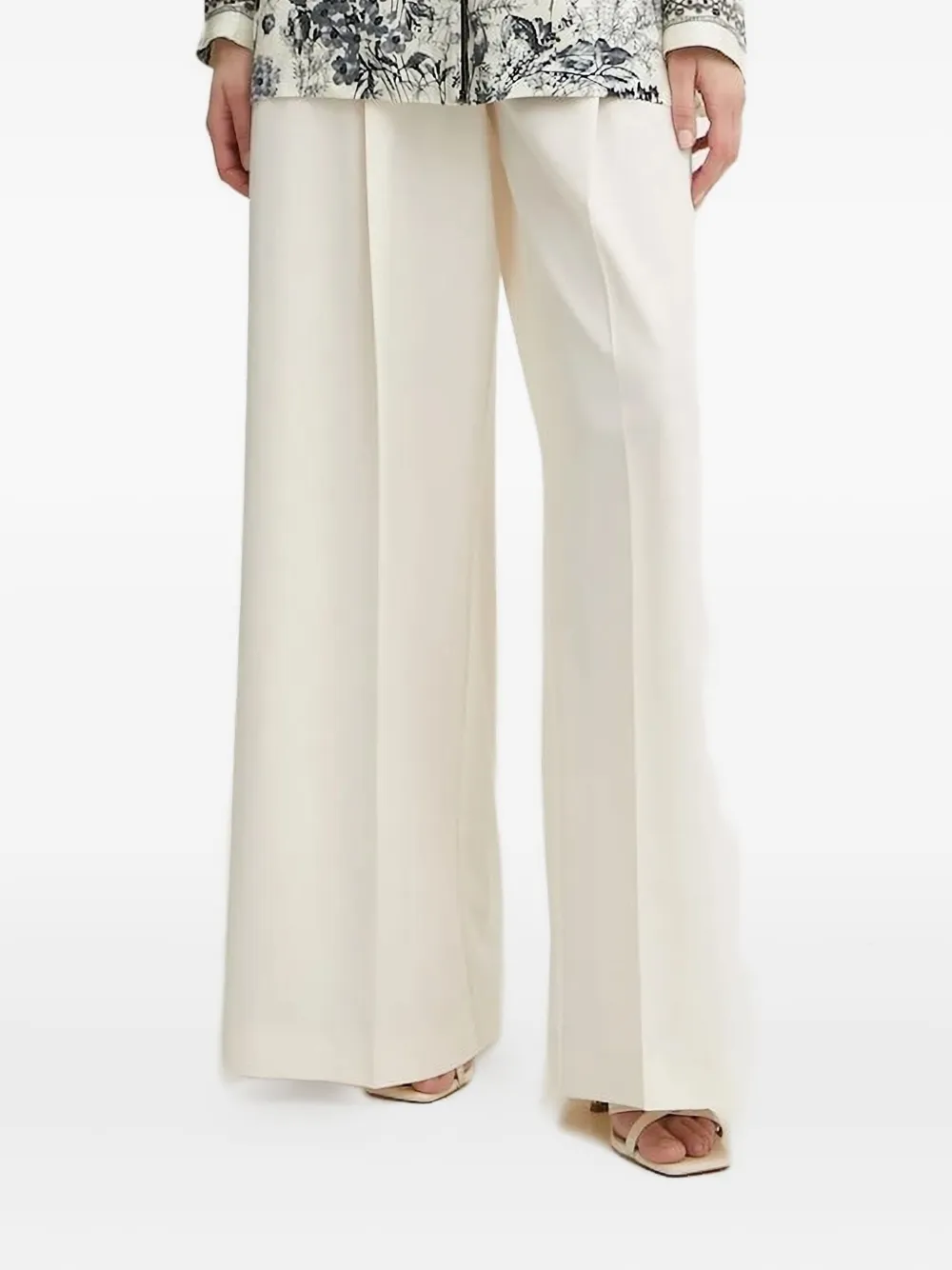 Брюки прямого кроя со складками SIMONA CORSELLINI, нейтральный
Брюки прямого кроя со складками SIMONA CORSELLINI, нейтральный