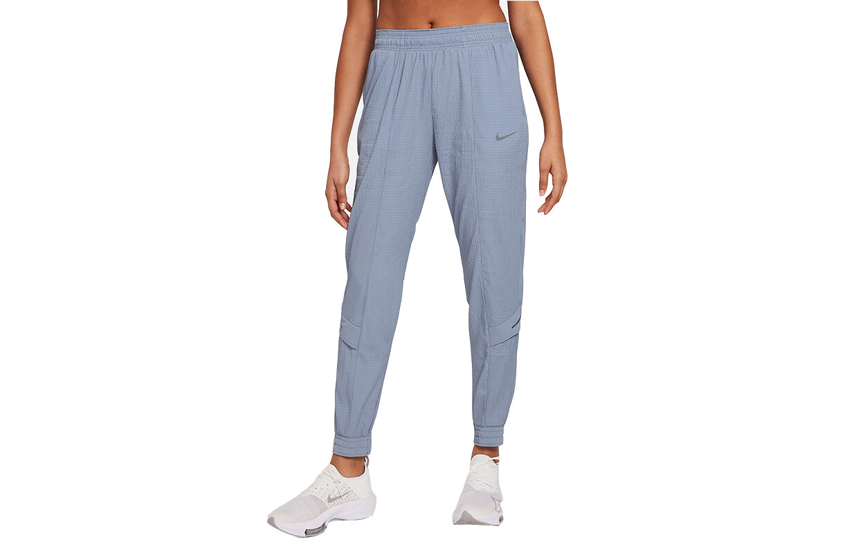 Трикотажные спортивные штаны женские светло-голубые Nike
Трикотажные спортивные штаны женские светло-голубые Nike