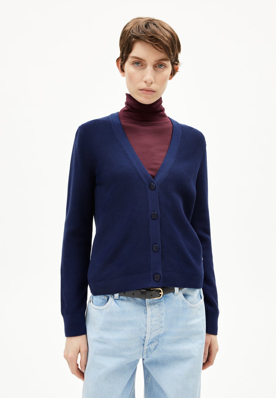 Кардиган ARMEDANGELS MENAAL LINKS, Tinted Navy/Dark Blue
Кардиган ARMEDANGELS MENAAL LINKS, Tinted Navy/Dark Blue