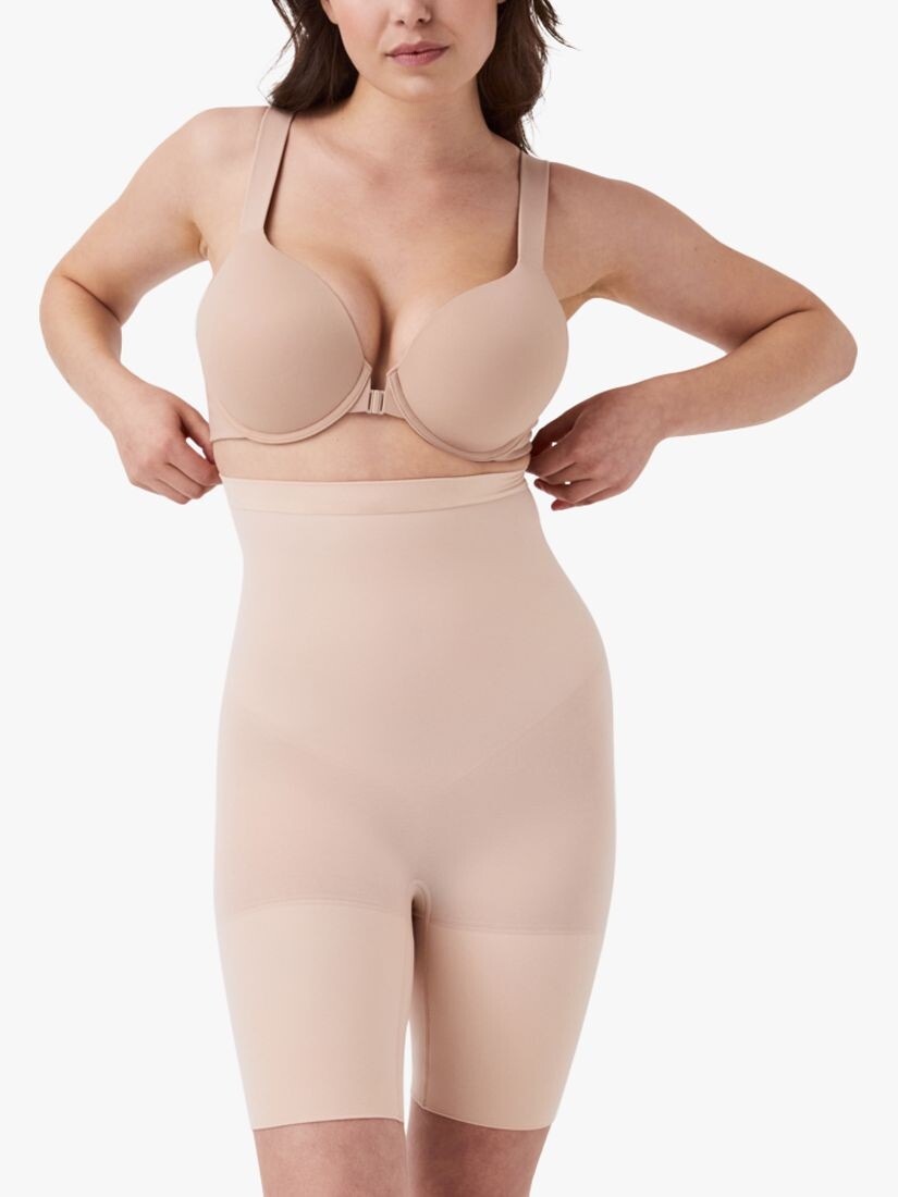Бесшовные шорты Spanx с высокой талией на каждый день, нежно-телесного цвета
Бесшовные шорты Spanx с высокой талией на каждый день, нежно-телесного цвета
