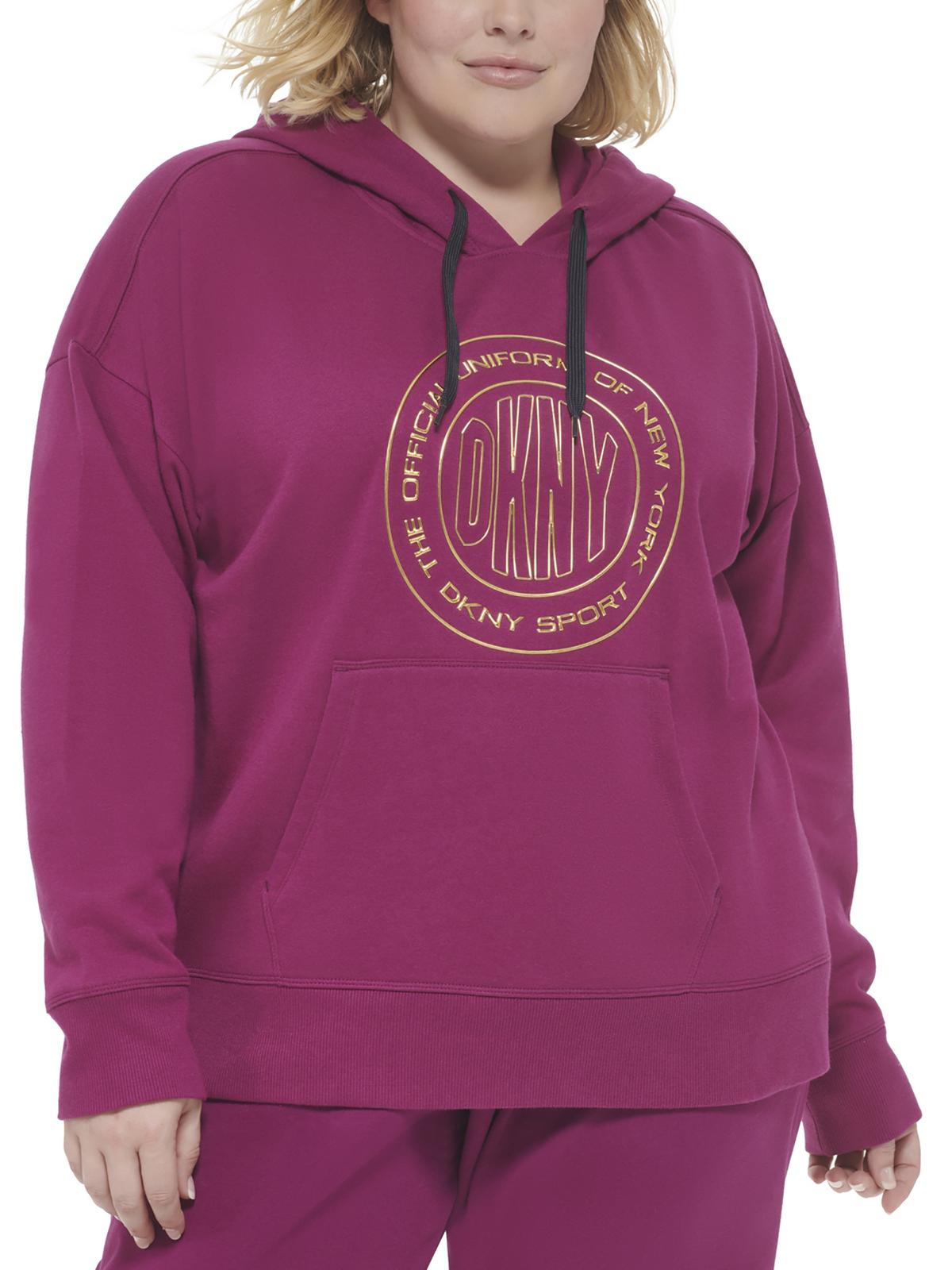 Плюс Женская толстовка с капюшоном с металлическим логотипом DKNY Sport, цвет magenta purple
Плюс Женская толстовка с капюшоном с металлическим логотипом DKNY Sport, цвет magenta purple