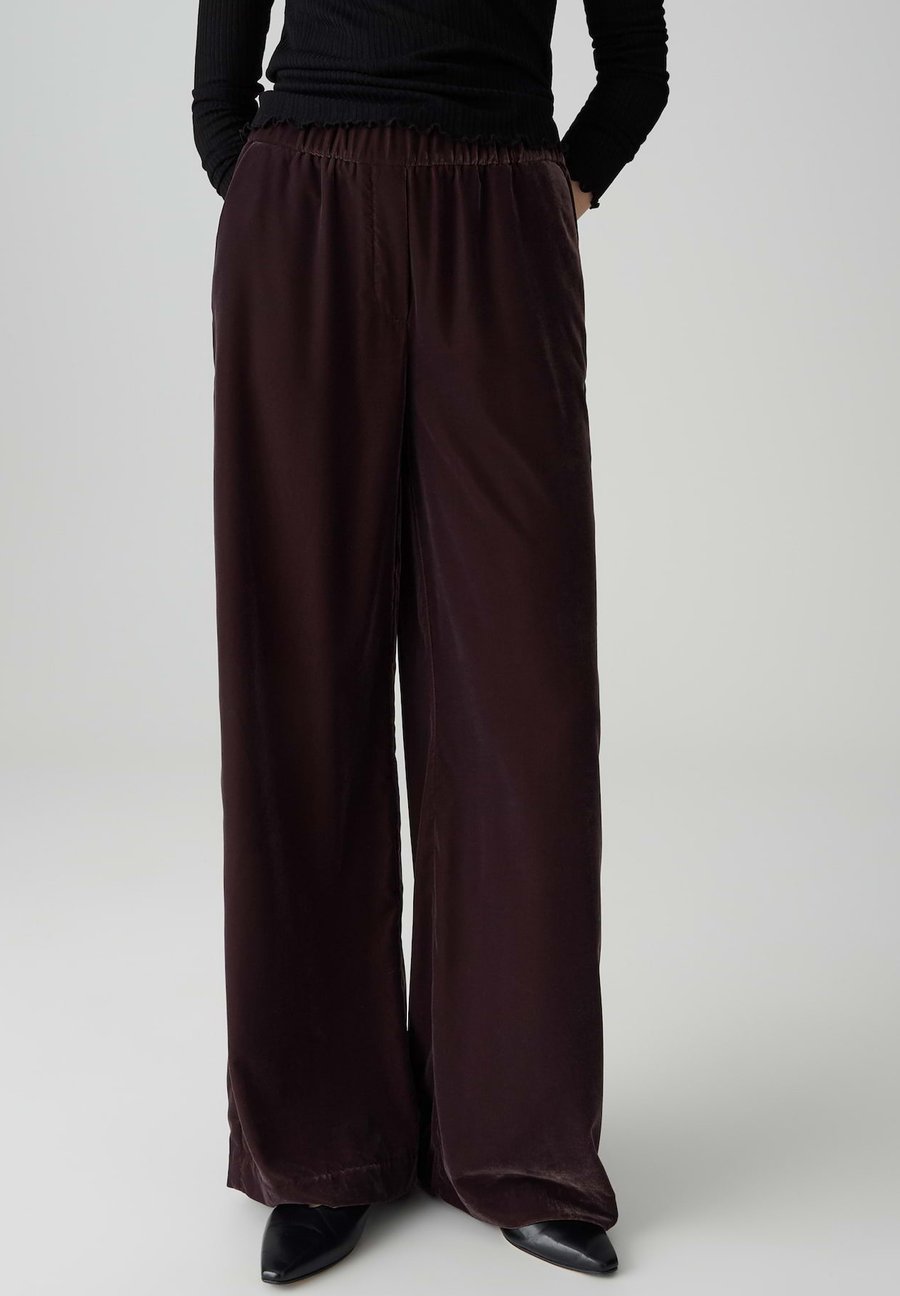 Брюки OPUS PANTS WIDE , Dark Grape/Dark Purple
Брюки OPUS PANTS WIDE , Dark Grape/Dark Purple