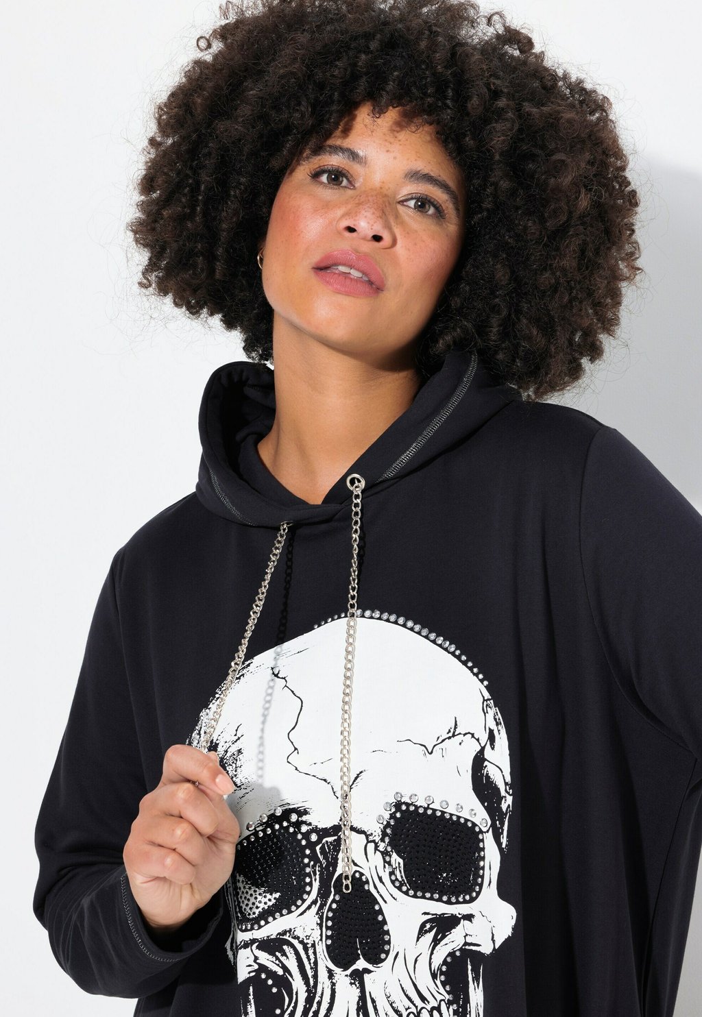 Толстовка с капюшоном WITH SKULL AND DECORATIVE SEAMS Angel of Style, черный
Толстовка с капюшоном WITH SKULL AND DECORATIVE SEAMS Angel of Style, черный