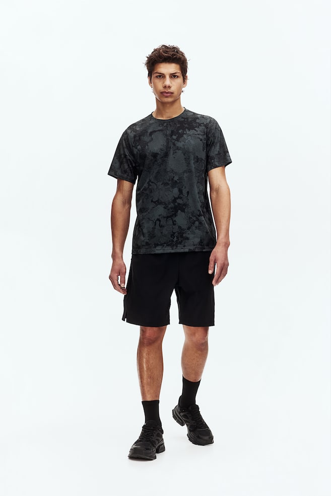 Спортивная рубашка из материала DryMove, прямого кроя. H&M, мультиколор
Спортивная рубашка из материала DryMove, прямого кроя. H&M, мультиколор