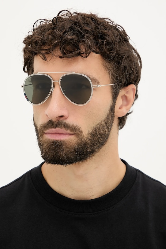 Солнцезащитные очки Gucci, серебряный
Солнцезащитные очки Gucci, серебряный