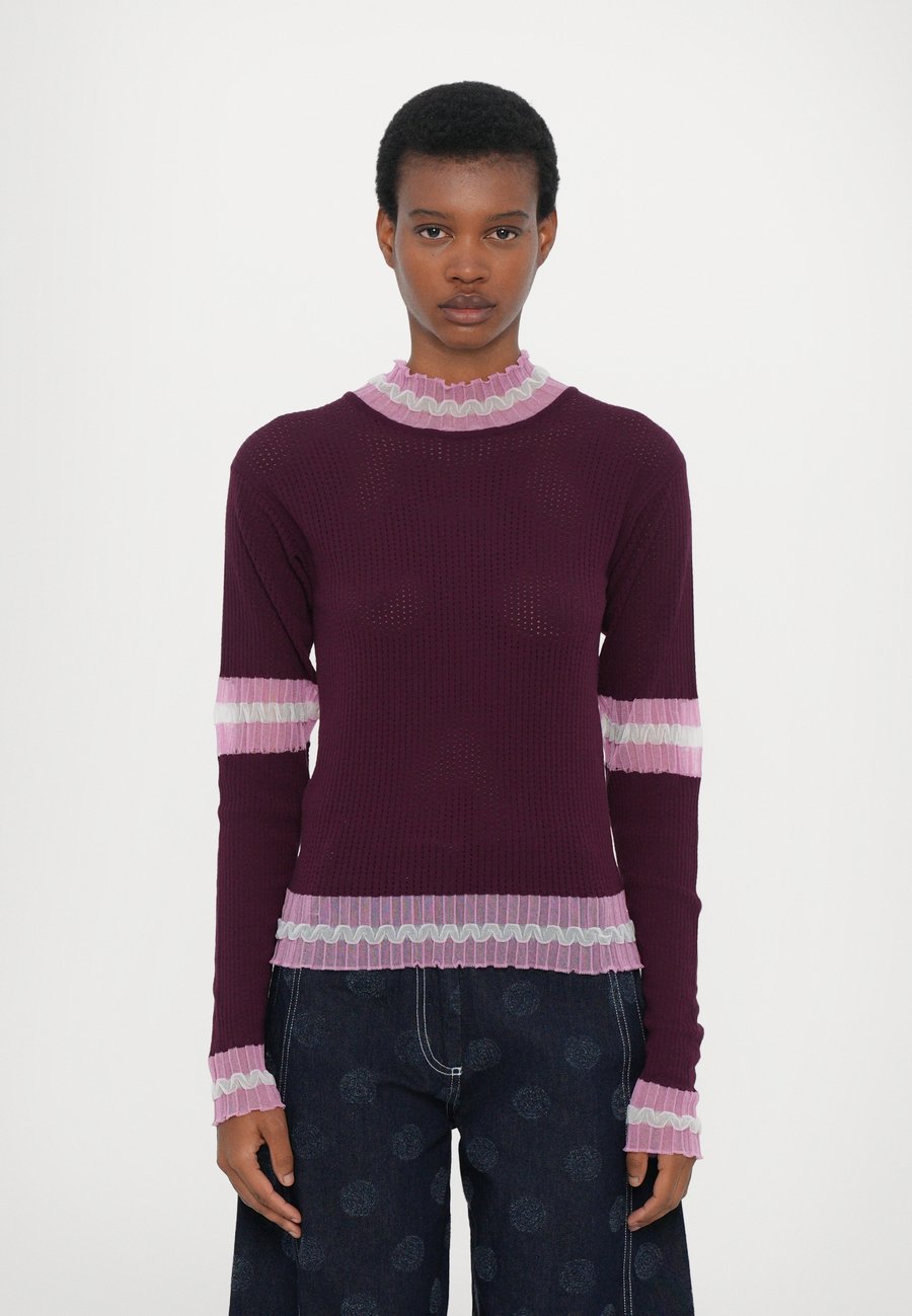Джемпер Henrik Vibskov AJOUR TURTLENECK, Bordeaux Ajour/Purple
Джемпер Henrik Vibskov AJOUR TURTLENECK, Bordeaux Ajour/Purple
