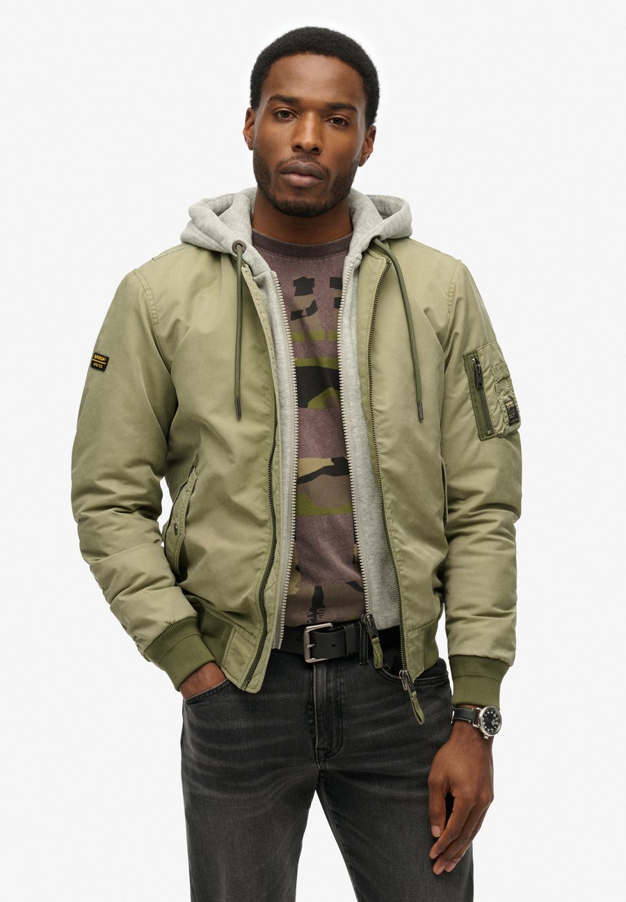 Куртка Superdry & Co MILITARY, Washed Olive Green/Green
Куртка Superdry & Co MILITARY, Washed Olive Green/Green