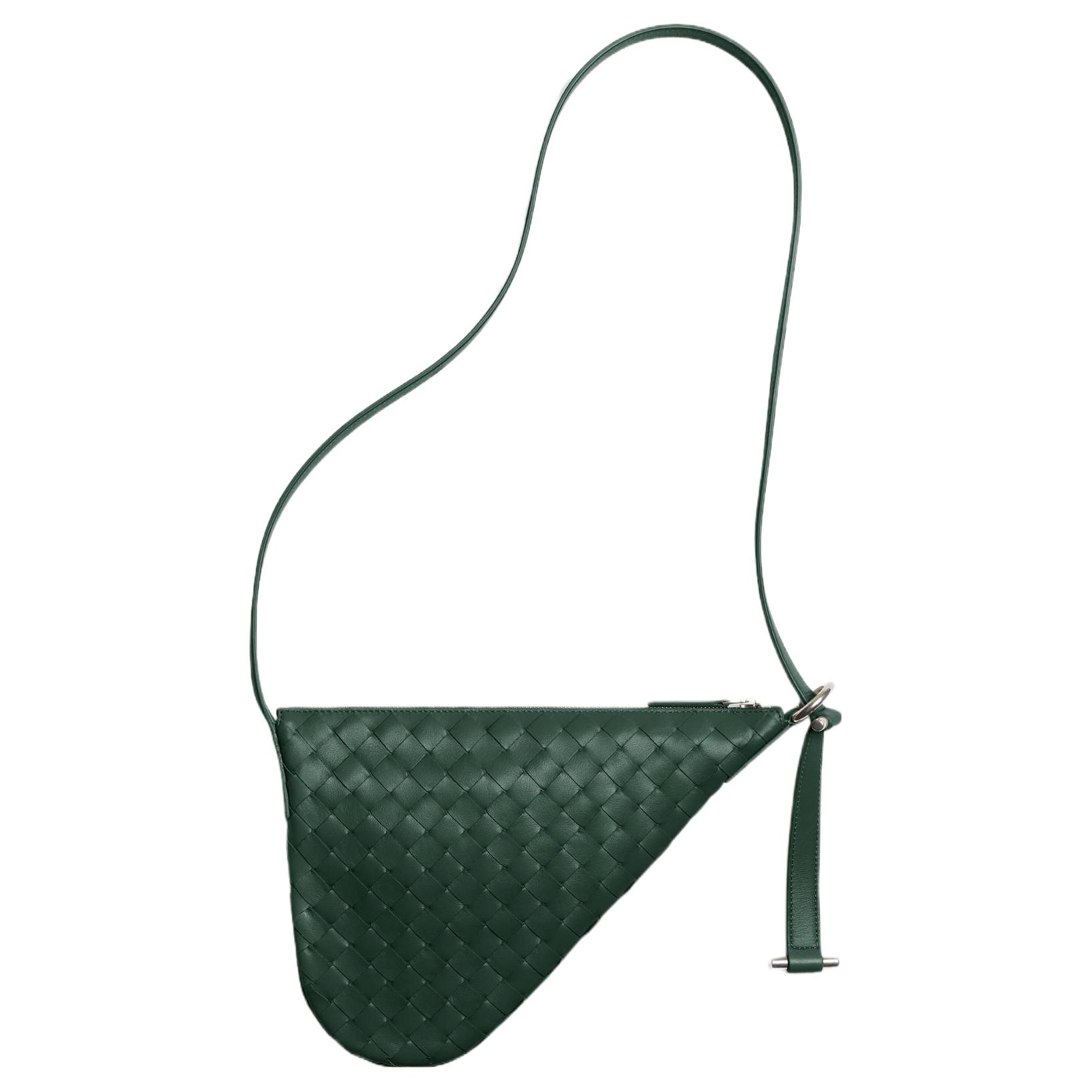 Bottega Veneta Сумка кросс-боди intrecciato из коровьей кожи, маленькая наплечная сумка для мужчин emerald
Bottega Veneta Сумка кросс-боди intrecciato из коровьей кожи, маленькая наплечная сумка для мужчин emerald