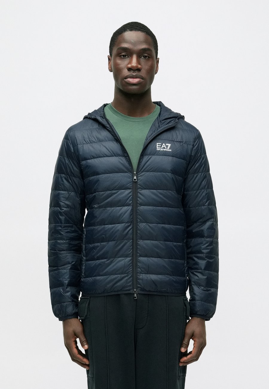Куртка EA7 Emporio Armani TRAIN CORE JACKET, Blue
Куртка EA7 Emporio Armani TRAIN CORE JACKET, Blue