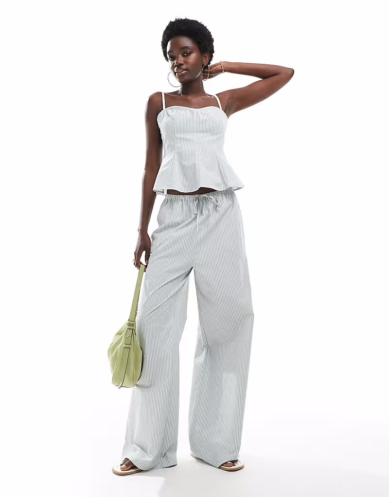 Брюки в полоску с завязкой на талии Asos Design
Брюки в полоску с завязкой на талии Asos Design