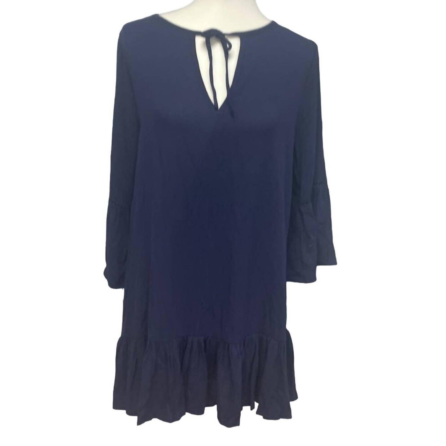 Женское длинное платье-плиссе с завязками спереди и рукавами-колокольчиками в темно-синем цвете Draper James
Женское длинное платье-плиссе с завязками спереди и рукавами-колокольчиками в темно-синем цвете Draper James