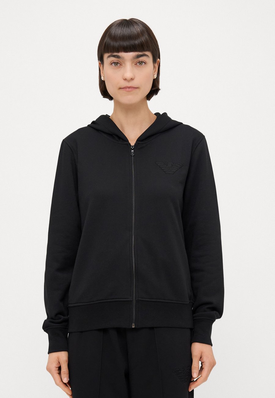 Пижамный топ Emporio Armani HOODED FULL ZIP , Black
Пижамный топ Emporio Armani HOODED FULL ZIP , Black