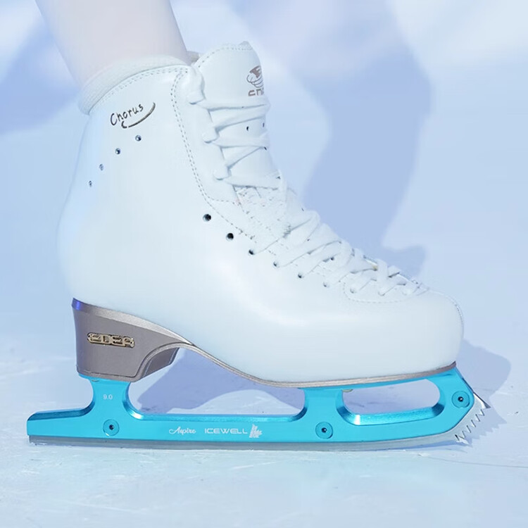 EDEA Фигурные коньки Four-Star для взрослых и детей, с лезвиями из алюминиевого сплава, белые (широкая версия D) + синие лезвия из алюминиевого сплава, размер 32
EDEA Фигурные коньки Four-Star для взрослых и детей, с лезвиями из алюминиевого сплава, белые (широкая версия D) + синие лезвия из алюминиевого сплава, размер 32