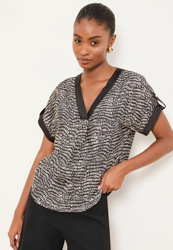 Футболка прямого кроя с v-образным вырезом, короткими рукавами и принтом. Lipsy, Monochrome, Серебристый, Футболка прямого кроя с v-образным вырезом, короткими рукавами и принтом. Lipsy, Monochrome
Футболка прямого кроя с v-образным вырезом, короткими рукавами и принтом. Lipsy, Monochrome, Серебристый, Футболка прямого кроя с v-образным вырезом, короткими рукавами и принтом. Lipsy, Monochrome