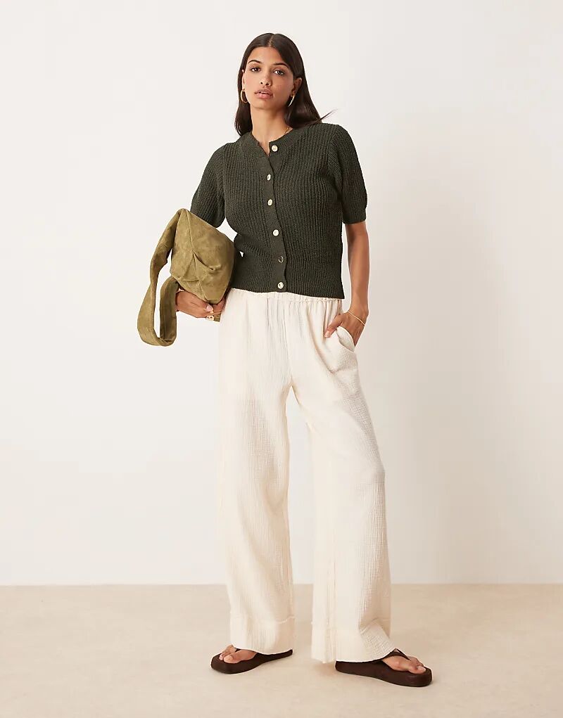 Фактурный кардиган ASOS DESIGN с короткими рукавами и золотыми пуговицами цвета хаки 
Фактурный кардиган ASOS DESIGN с короткими рукавами и золотыми пуговицами цвета хаки