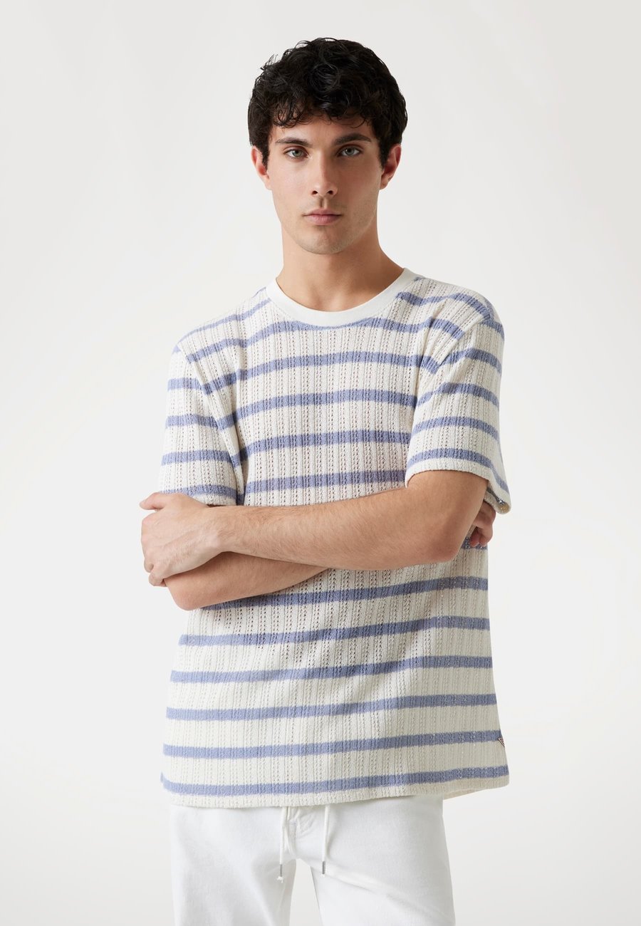 Футболка Guess GESTREIFTES STRUKTUR, Himmelblau/Light Blue, Синий, Футболка Guess GESTREIFTES STRUKTUR, Himmelblau/Light Blue
Футболка Guess GESTREIFTES STRUKTUR, Himmelblau/Light Blue, Синий, Футболка Guess GESTREIFTES STRUKTUR, Himmelblau/Light Blue