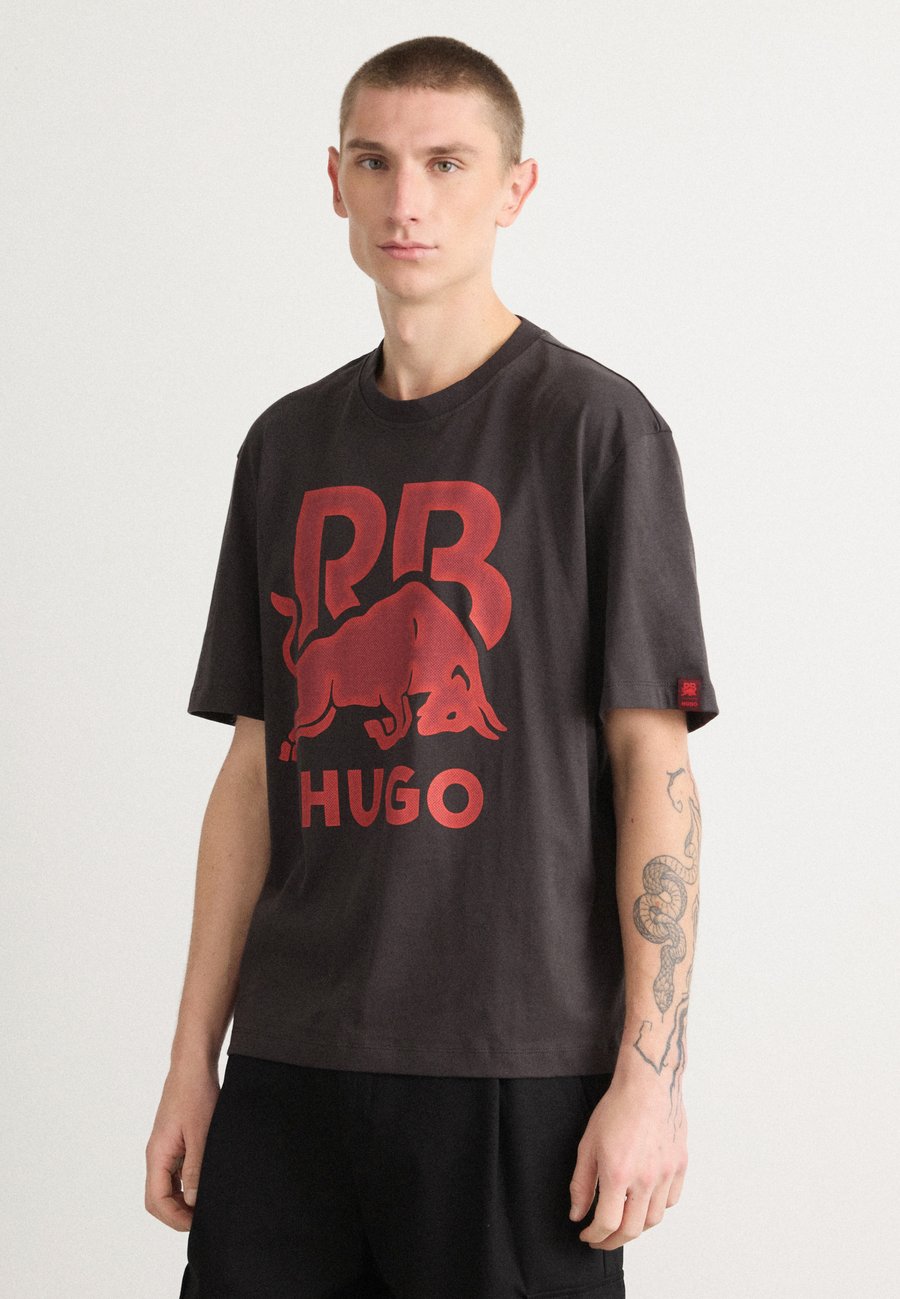 Футболка HUGO DAYLA, Dark Brown, Коричневый, Футболка HUGO DAYLA, Dark Brown
Футболка HUGO DAYLA, Dark Brown, Коричневый, Футболка HUGO DAYLA, Dark Brown