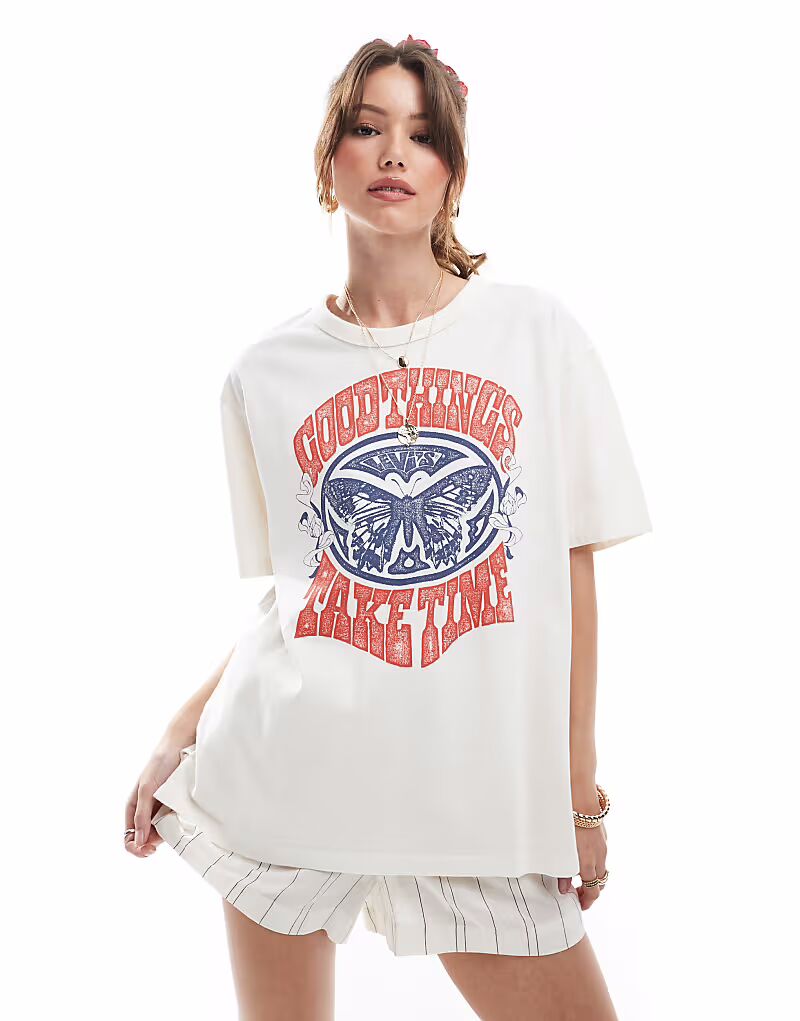 Футболка Levi's oversize с принтом бабочек белого цвета
Футболка Levi's oversize с принтом бабочек белого цвета