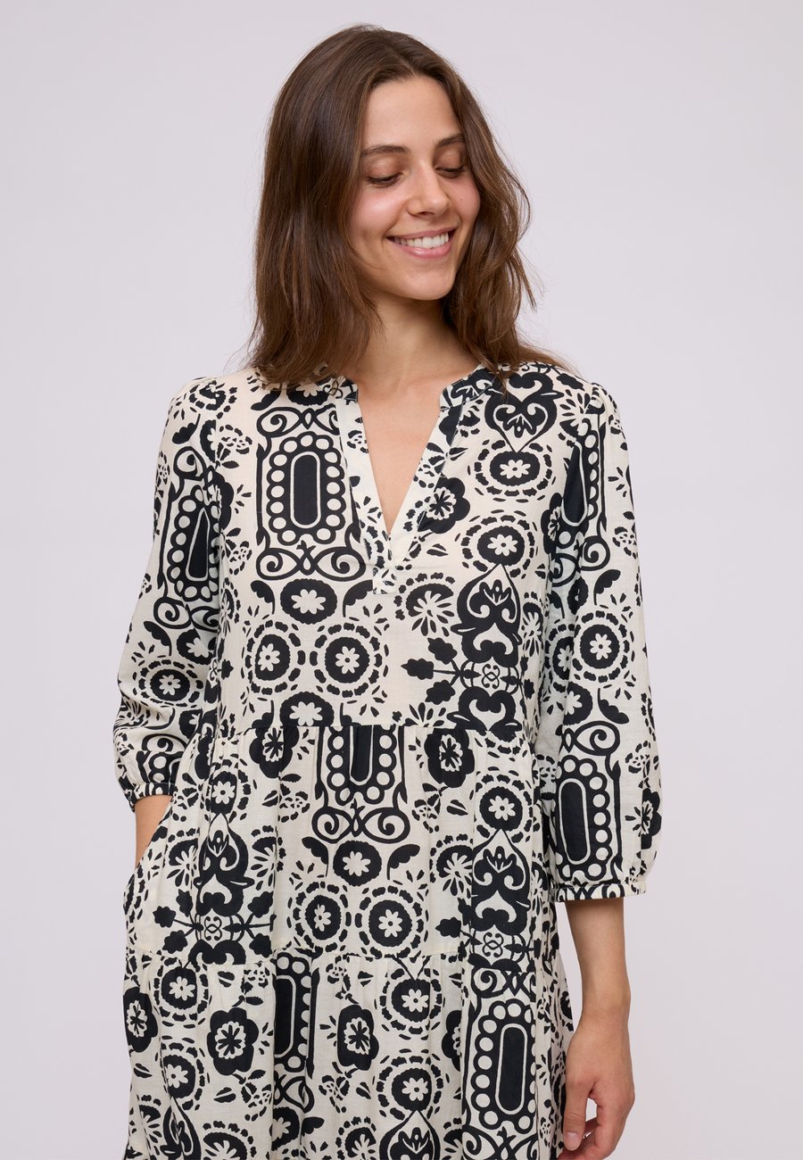 Платье Noa Noa ANNIE, Print Offwhite/Black/Black
Платье Noa Noa ANNIE, Print Offwhite/Black/Black