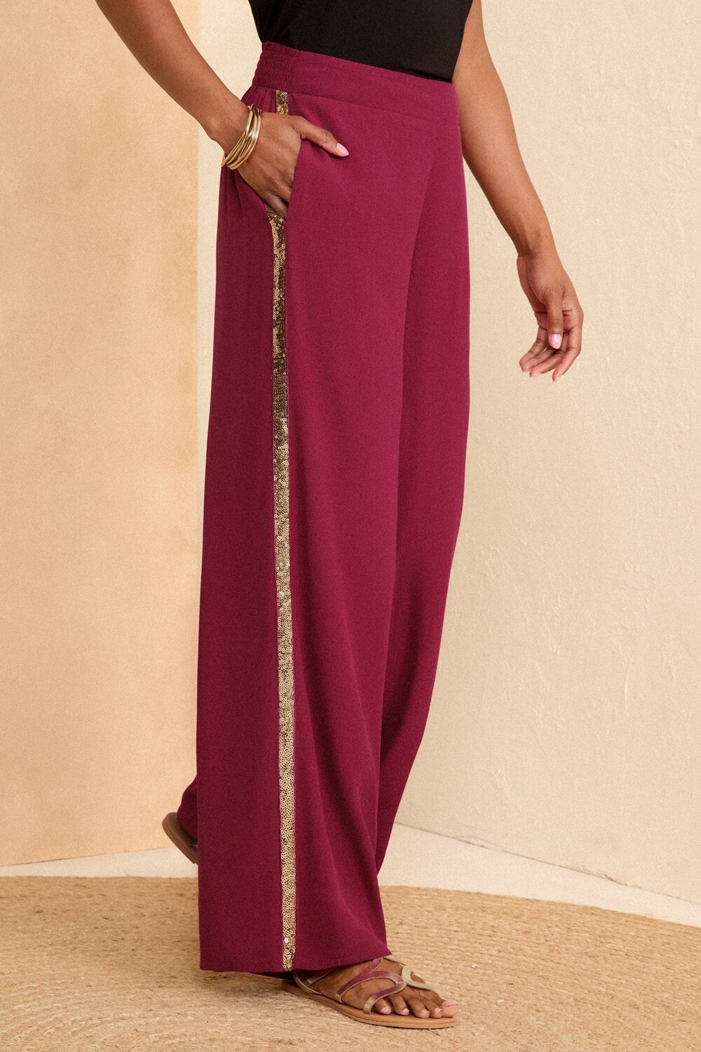 Легкие широкие брюки с боковыми вставками Love & Roses, красный
Легкие широкие брюки с боковыми вставками Love & Roses, красный