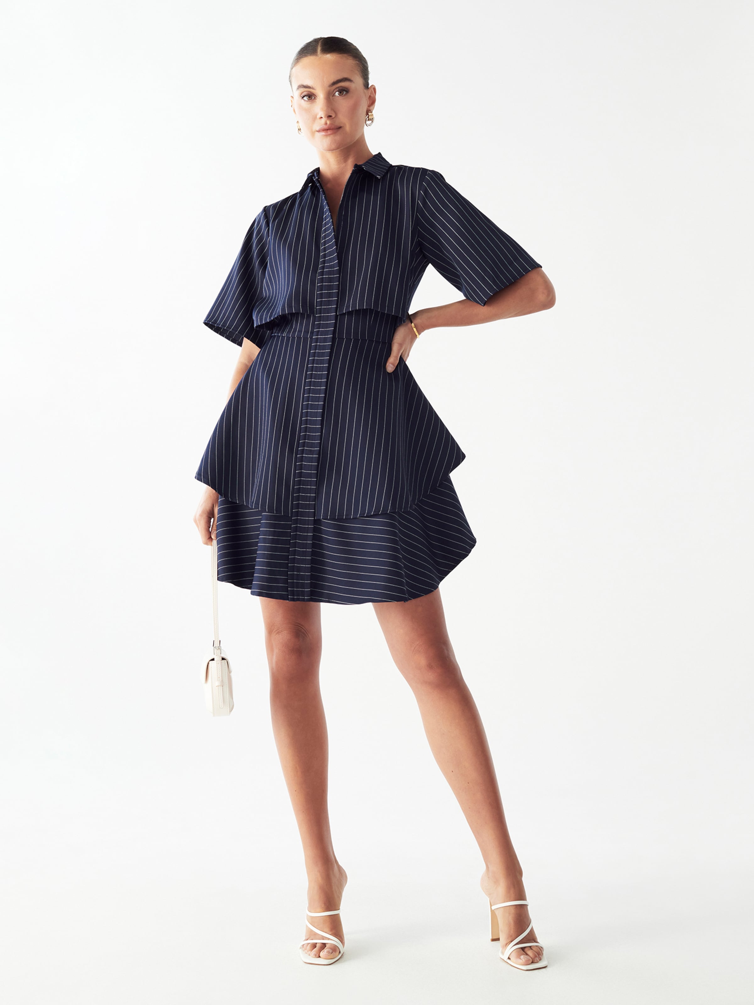 Willa Платье 'Hugh' в темно-синем цвете
Willa Платье 'Hugh' в темно-синем цвете