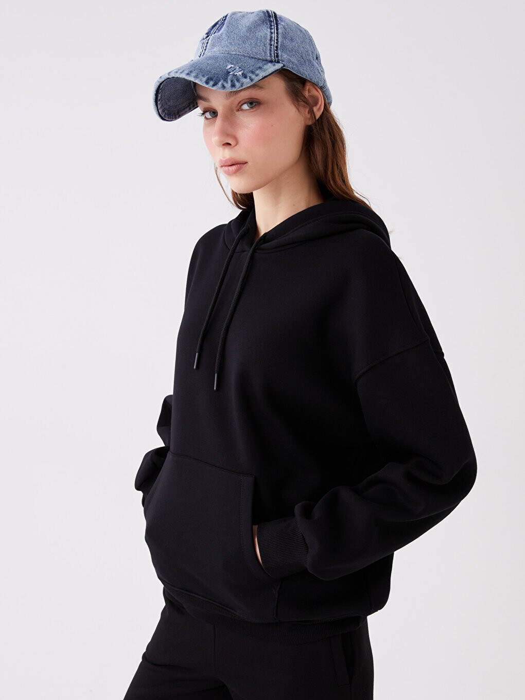 Однотонная женская толстовка оверсайз с длинными рукавами LCW Casual, черный
Однотонная женская толстовка оверсайз с длинными рукавами LCW Casual, черный