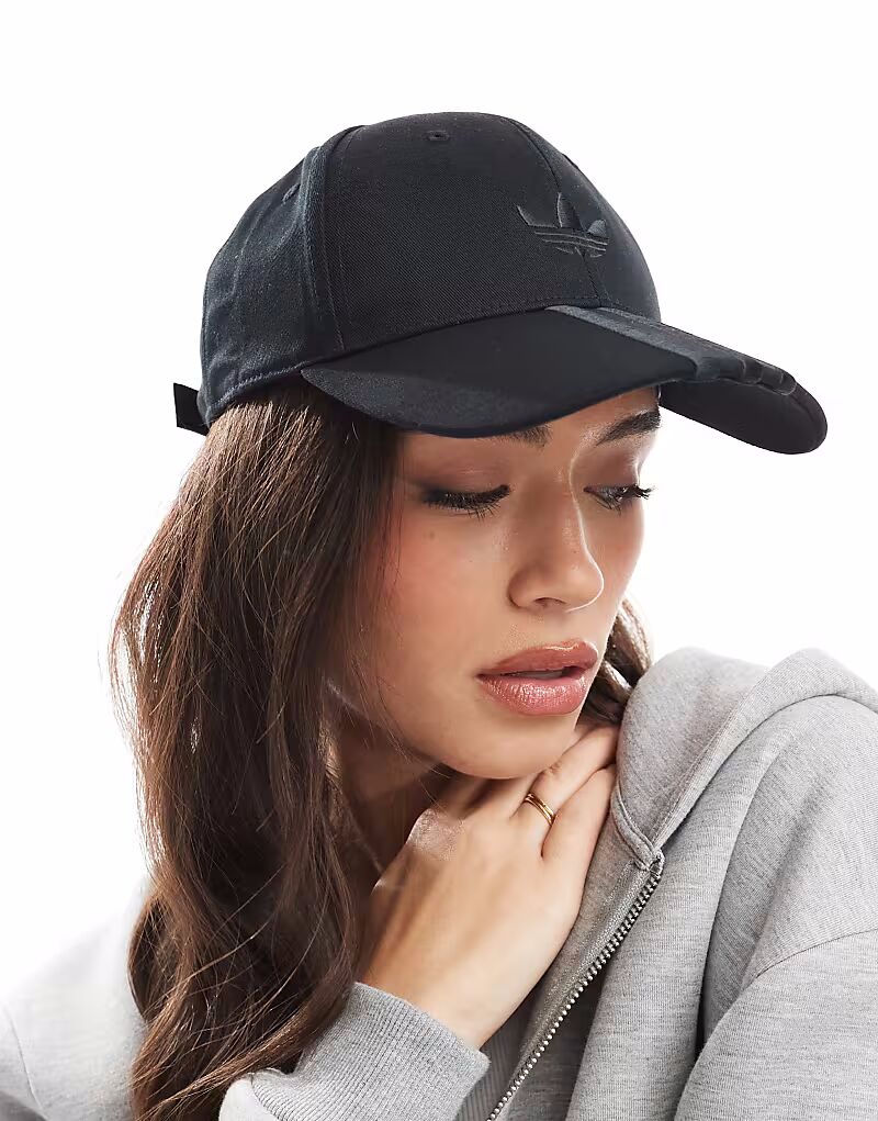 Бейсболка Adidas Originals черного цвета
Бейсболка Adidas Originals черного цвета