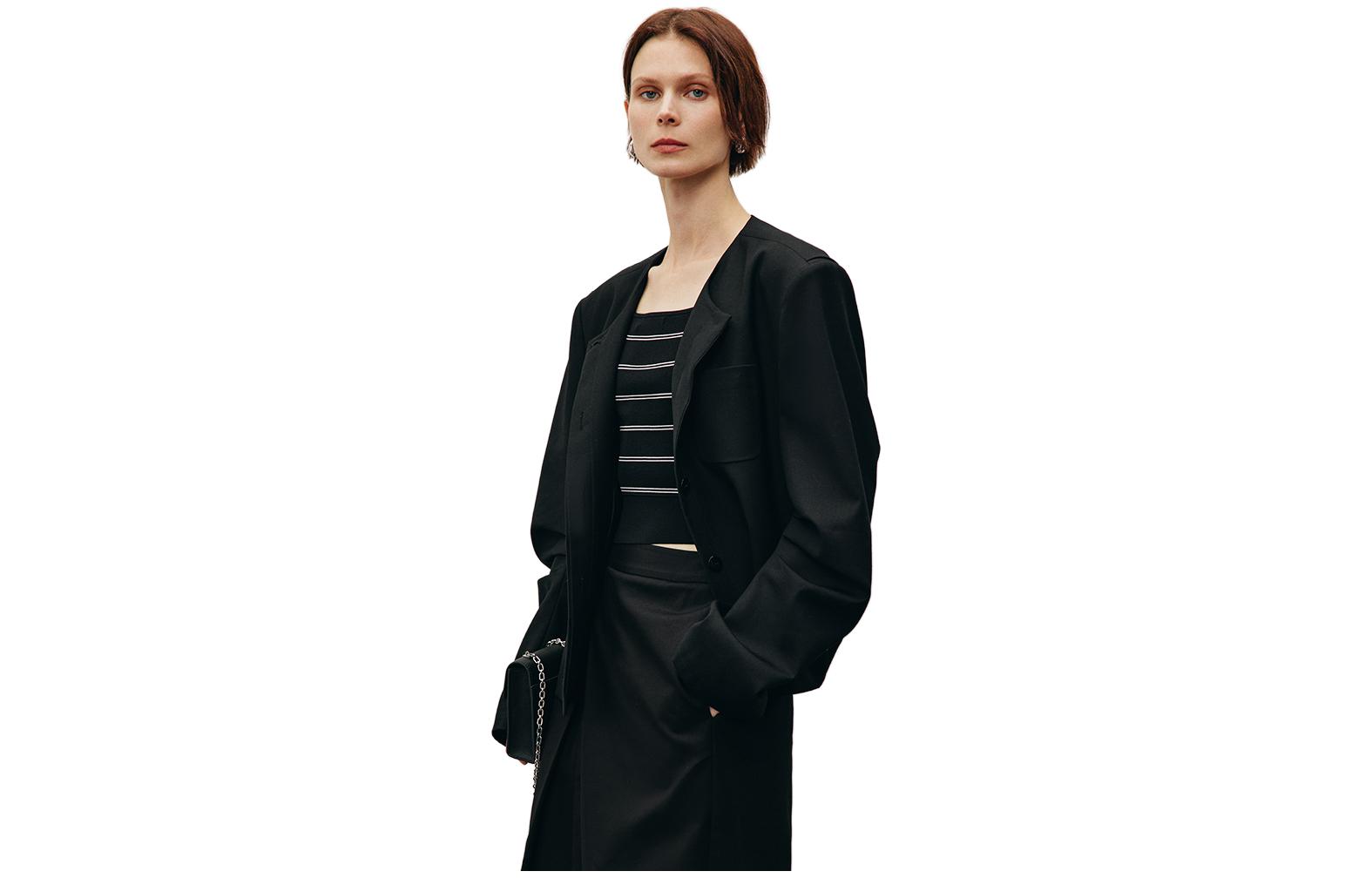 ELLE Деловой костюм женский черный с круглым вырезом Moderate Others
ELLE Деловой костюм женский черный с круглым вырезом Moderate Others