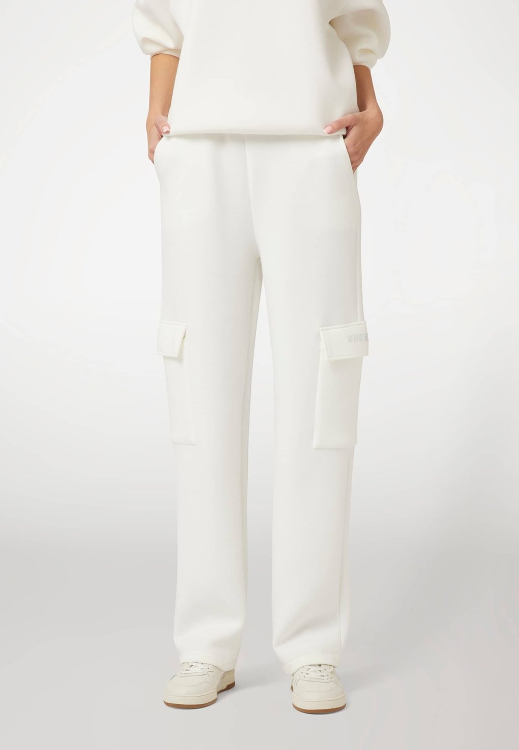 Брюки карго Guess, белый 
Брюки карго Guess, белый