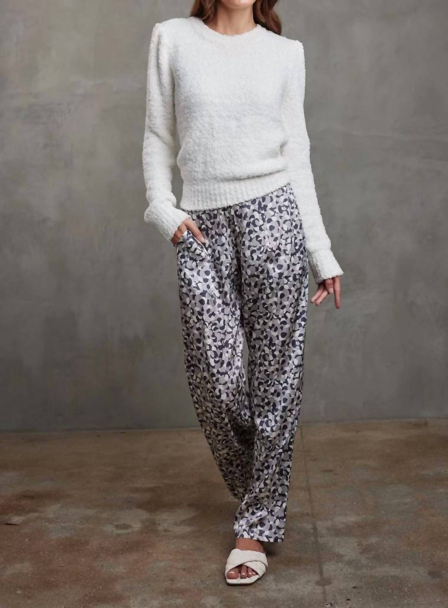 Свитер Elijah в кремовом цвете sundays
Свитер Elijah в кремовом цвете sundays