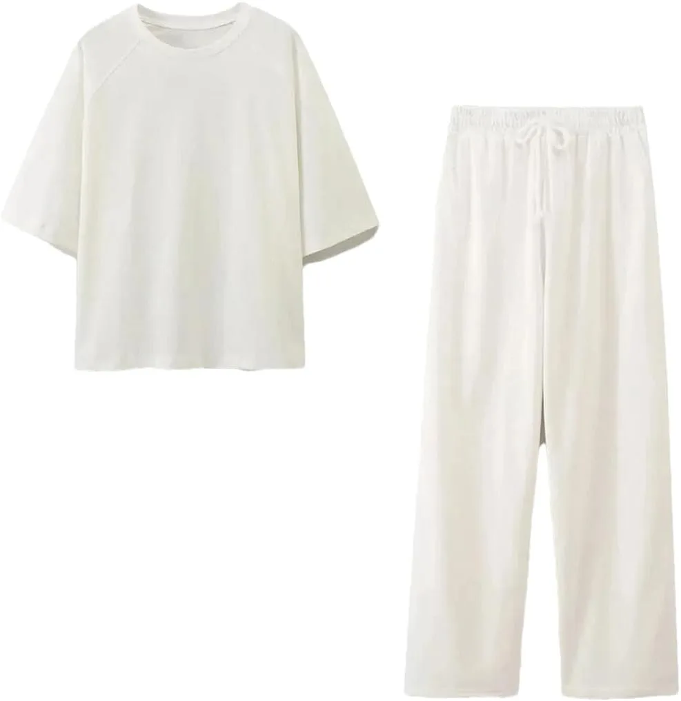 Женский комплект: футболка и брюки с высокой эластичной талией
Женский комплект: футболка и брюки с высокой эластичной талией