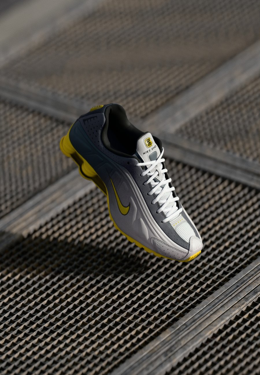 Кроссовки Nike Sportswear SHOX R4 SE UNISEX, Vast Grey/Bright Citron/Light Graphite/Smoke Grey/White/Black/Dark Grey
Кроссовки Nike Sportswear SHOX R4 SE UNISEX, Vast Grey/Bright Citron/Light Graphite/Smoke Grey/White/Black/Dark Grey