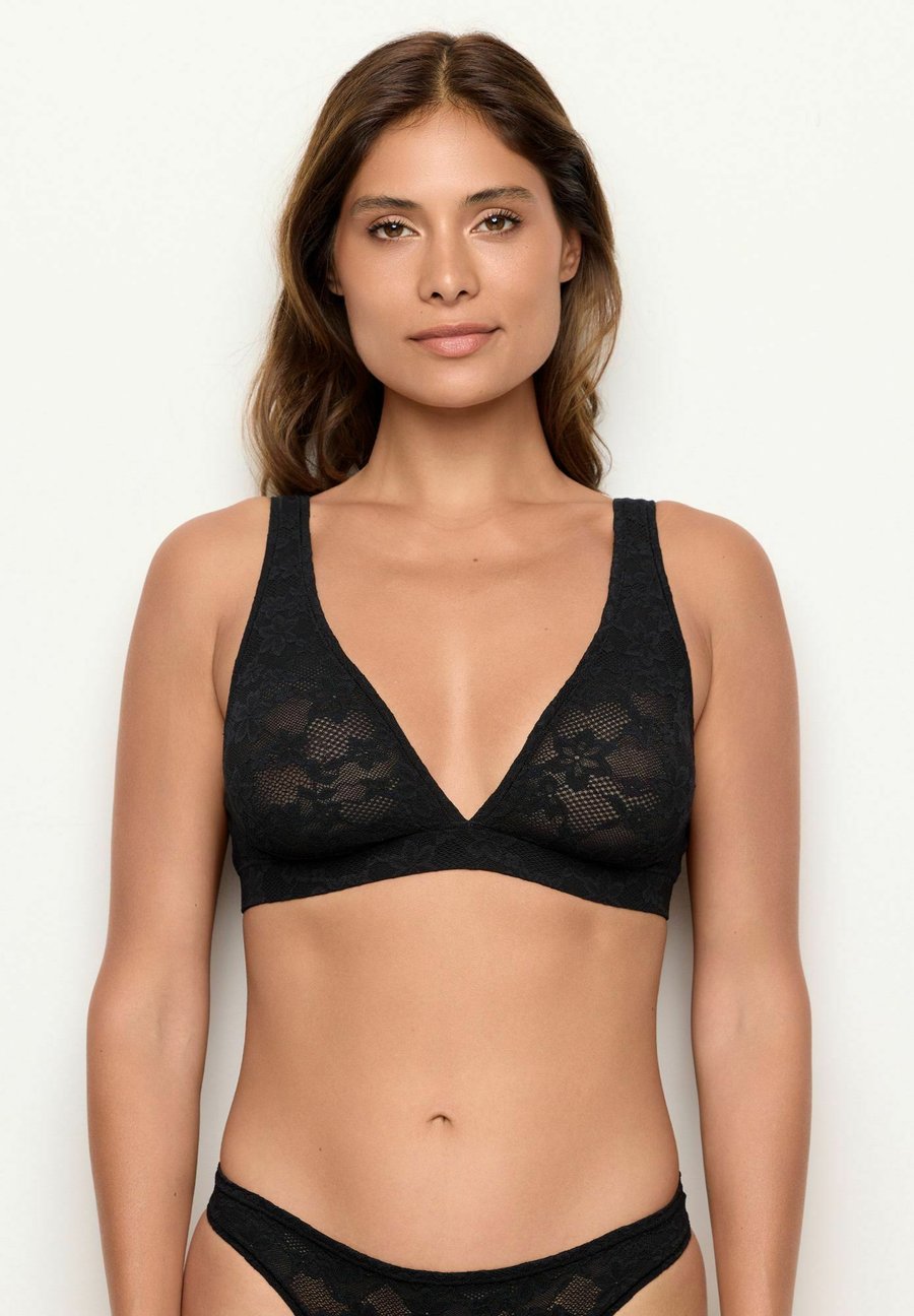 Бюстгальтер Yamamay Triangle bra, Black Floral/Black
Бюстгальтер Yamamay Triangle bra, Black Floral/Black